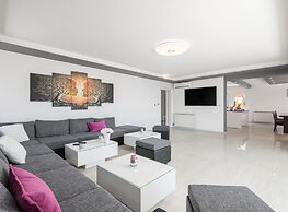 Aesthetic Villa With Private Pool