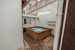 Porto Window Terrace House by Vacationy