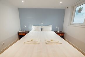 Porto Window Terrace House by Vacationy