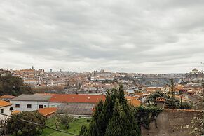 Porto Window Terrace House by Vacationy