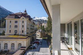 Spacious Apartment With Mountain View