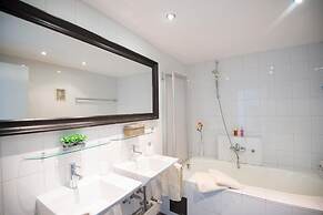 Spacious Apartment With Mountain View