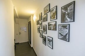 Spacious Apartment With Mountain View