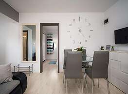 Beautiful Apartment With Parking Space