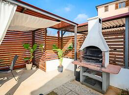 Beautiful Apartment With Parking Space