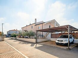 Beautiful Apartment With Parking Space