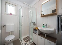 Beautiful Apartment With Parking Space