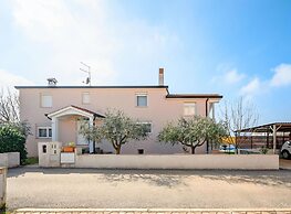 Beautiful Apartment With Parking Space