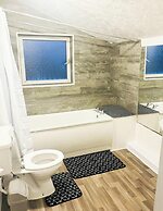 Convenient Home - Sleeps 6 - Parking - Garden