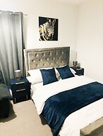 Convenient Home - Sleeps 6 - Parking - Garden