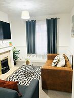 Convenient Home - Sleeps 6 - Parking - Garden