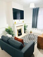 Convenient Home - Sleeps 6 - Parking - Garden
