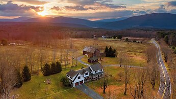 Catskill Park Farm by Avantstay Huge Yard, Fire Pit Near Windham Ski R