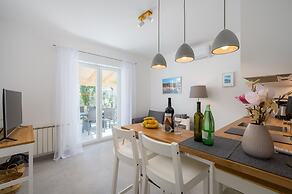 Attractive Apartment With Garden