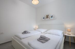 Attractive Apartment With Garden