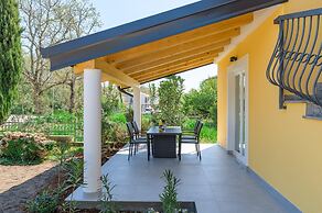 Attractive Apartment With Garden