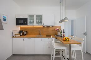 Attractive Apartment With Garden