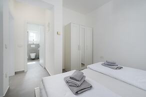 Attractive Apartment With Garden