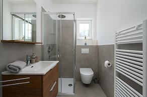 Attractive Apartment With Garden