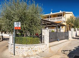 Premium Apartment With Patio