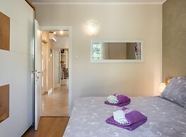 Premium Apartment With Patio