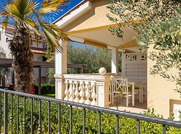 Premium Apartment With Patio