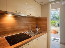 Premium Apartment With Patio