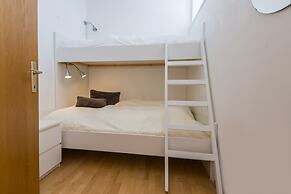 Cozy Apartment Near ski Slopes