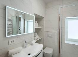 Modern Apartment With Open-air Parking