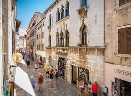 Modern Apartment With Open-air Parking