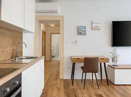 Modern Apartment With Open-air Parking