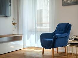 Modern Apartment With Open-air Parking