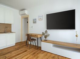 Modern Apartment With Open-air Parking