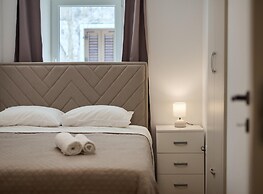 Modern Apartment With Open-air Parking