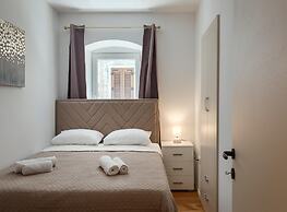 Modern Apartment With Open-air Parking