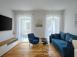 Modern Apartment With Open-air Parking