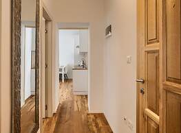 Modern Apartment With Open-air Parking