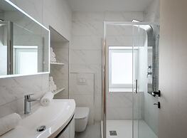 Modern Apartment With Open-air Parking