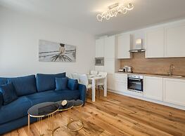 Modern Apartment With Open-air Parking