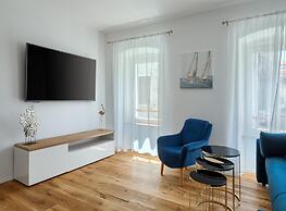 Modern Apartment With Open-air Parking