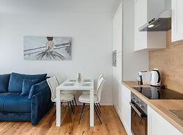 Modern Apartment With Open-air Parking