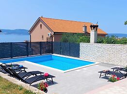 Spacious Novi Vinodolski Apartments With Terrace and Shared Pool
