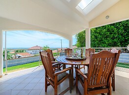 Villa Elisa With View