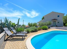 Villa Elisa With View