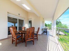 Villa Elisa With View