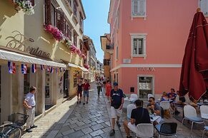 Modern Apartment in City Center