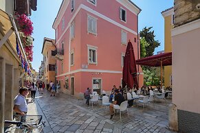 Modern Apartment in City Center