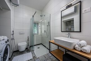 Modern Apartment in City Center