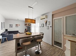 Premium Apartment With Patio