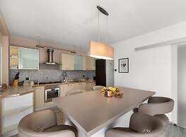 Premium Apartment With Patio